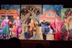 Magia świąt i siła przemiany – musical „Opowieść wigilijna. Zwierciadło czasu” w kinie Sokół 