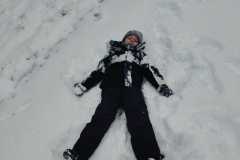 ZIMOWE ZABAWY NA ŚNIEGU